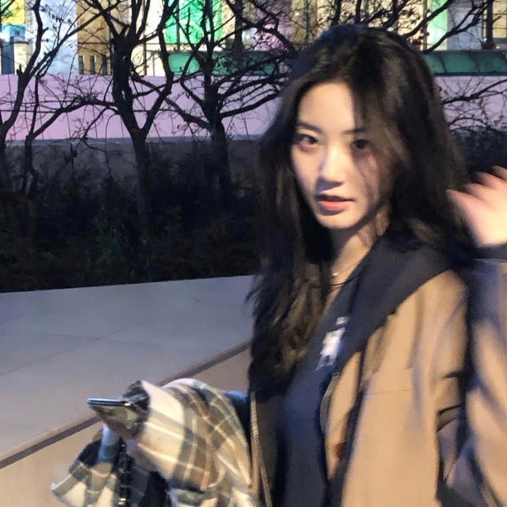 陀螺女孩海报